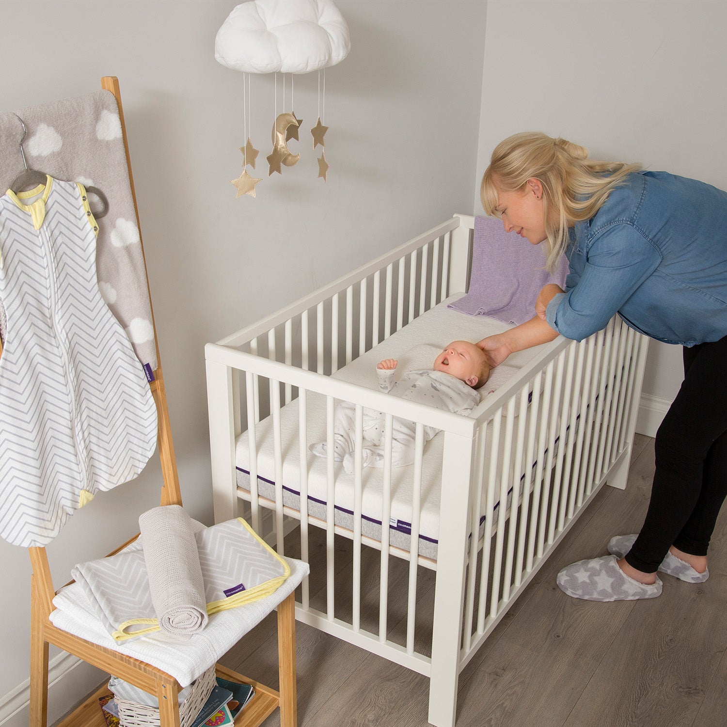 Petite compact cot for 2024 baby to 1 year