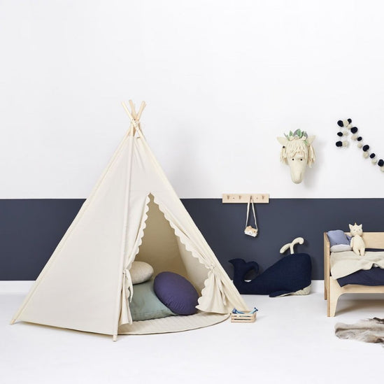 Little Green Sheep Play Teepee